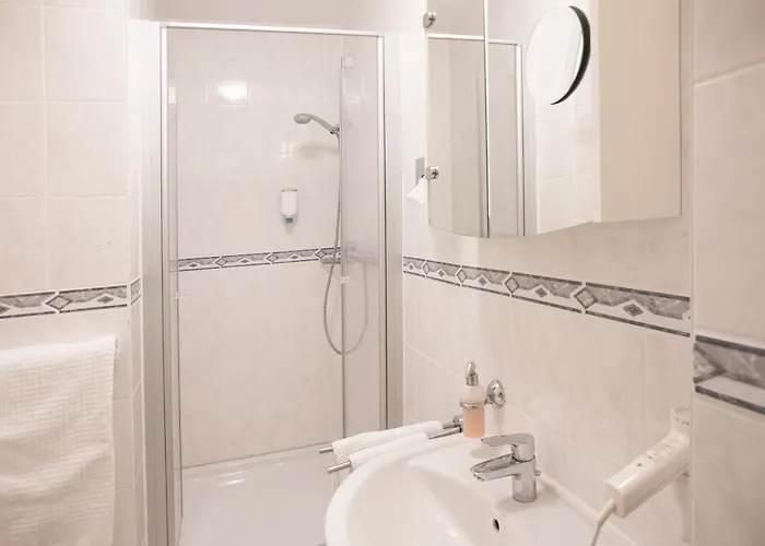 فندق Bad Emser Hof 3*